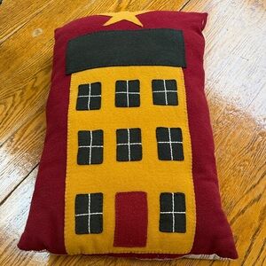 Primitive Saltbox House throw pillow.  Handcrafted.  Good vintage condition.